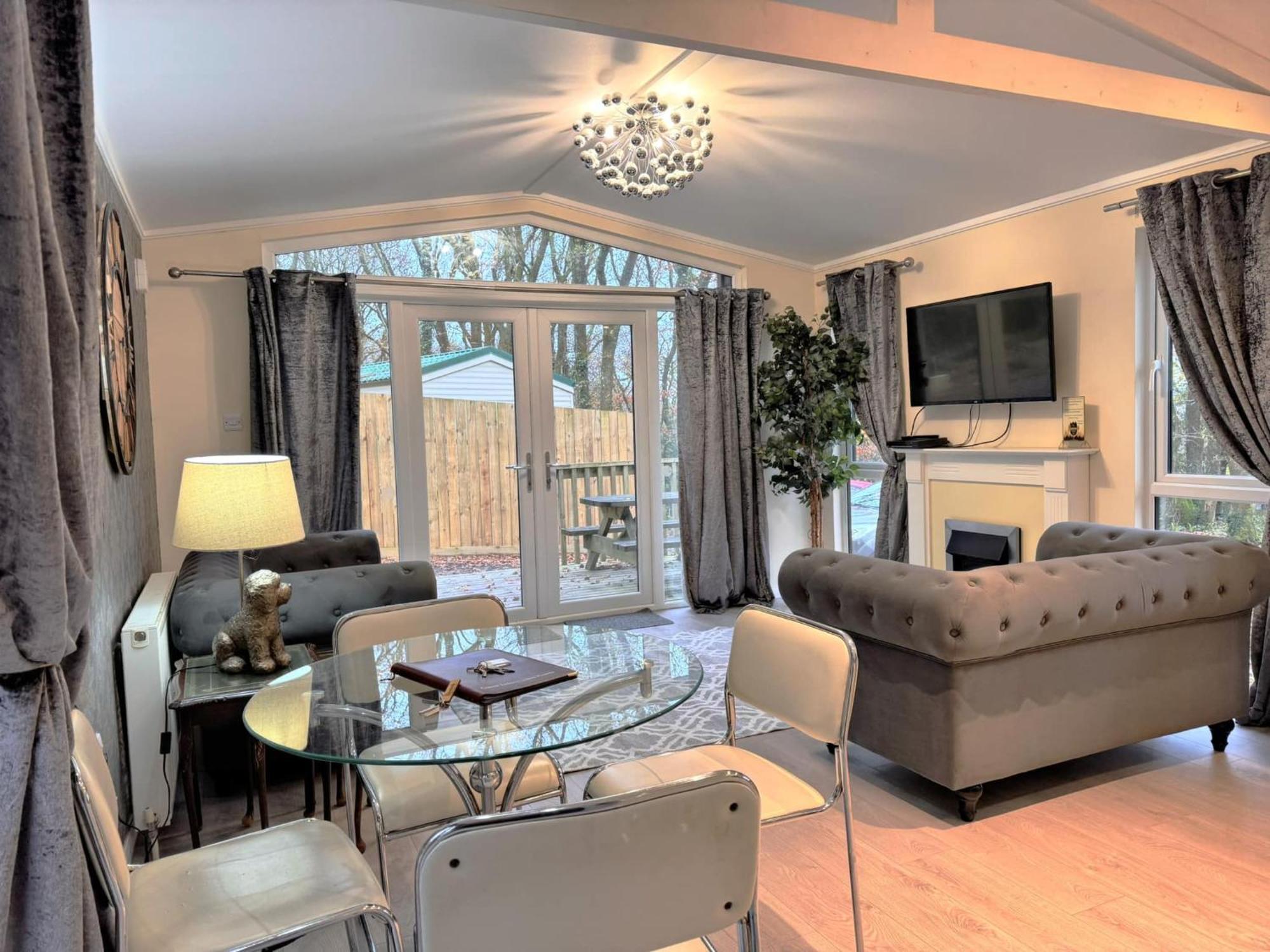 Welsh Villa-Hot Tub-Tenby-Carmarthen-Forestsetting 외부 사진
