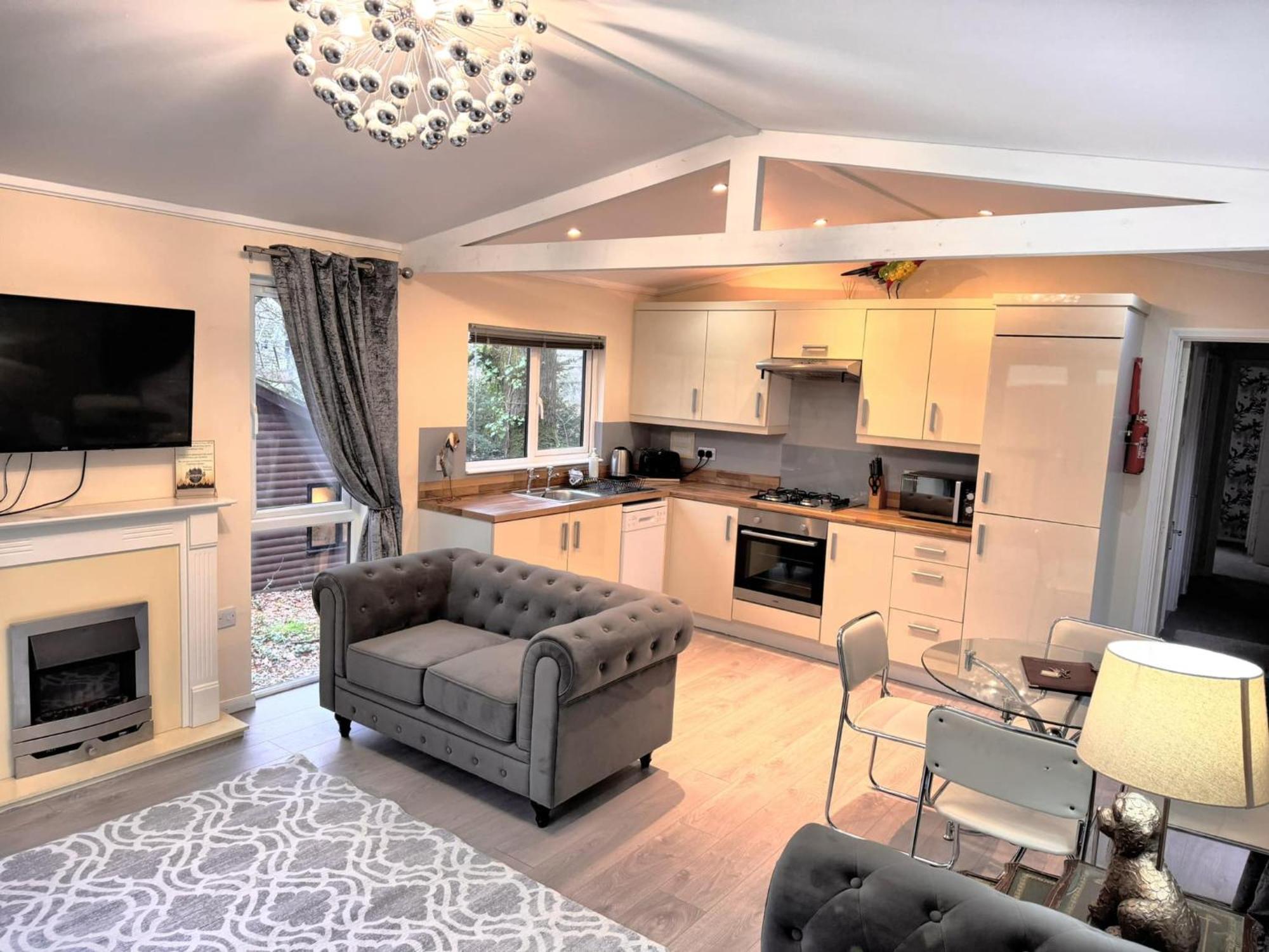 Welsh Villa-Hot Tub-Tenby-Carmarthen-Forestsetting 외부 사진